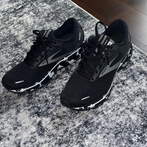 Brooks Ghost 14 size 13 men’s Black and White Sneakers - Picture 1 of 10
